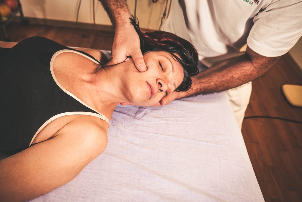 Dolore cervicale e Acufene: come trattarli con l’Osteopatia